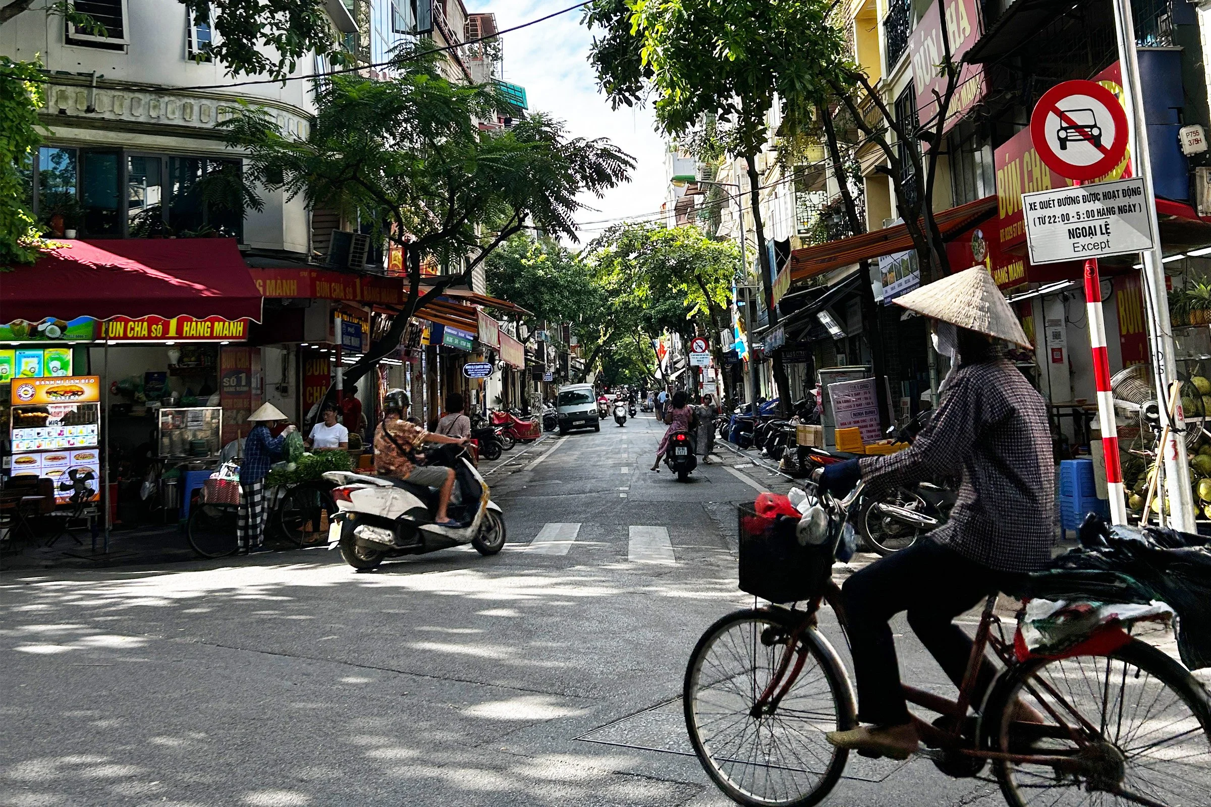 Hanoi City Bicycle Tour 1 Day